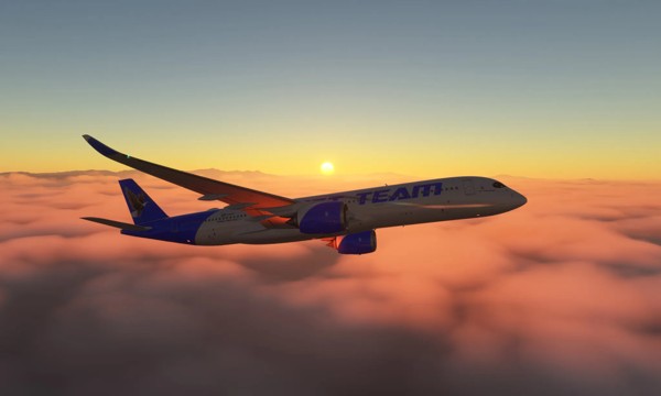 Airbus A350 · passenger · blue, photograph 4005