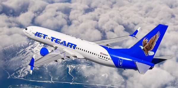 Boeing 737-800 · passenger · blue, photograph 4017